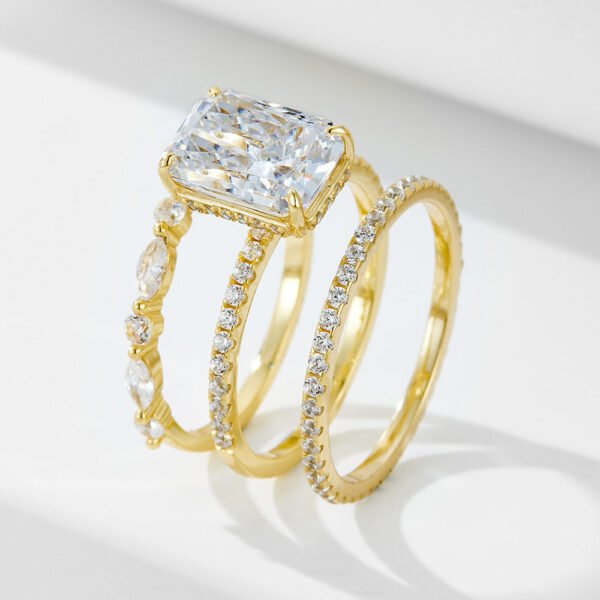 925 Silver Crushed Ice Cut Cubic Zirconia Engagement Ring Set